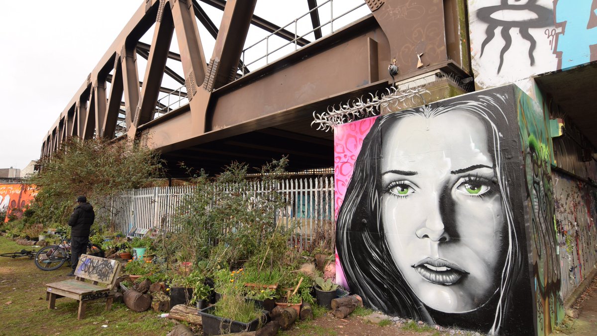 andyvee67's tweet photo. 3 more from #Shoreditch unsigned at the #nomadicgardens , classic @stikstudio and Her Highness courtesy of @basm_art https://t.co/q6EkIAtfmD