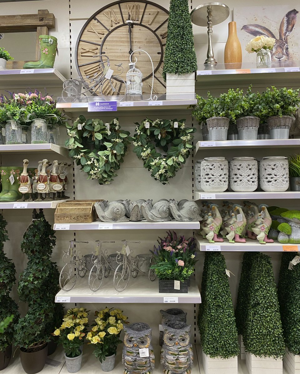 💚 Our selection of artificial plants will brighten your Monday &amp; your home! Shop these gorgeous pieces in stores! bit.ly/2z3VSaj