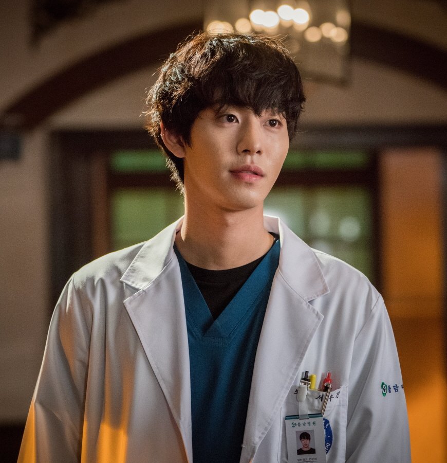 [2020.01.27]"Dr. Romantic 2" Episode 7 Still CutsSource:  https://n.news.naver.com/entertain/article/408/0000085768 #안효섭 #ahnhyoseop #seowoojin #RomanticDoctorTeacherKim2 #낭만닥터김사부2