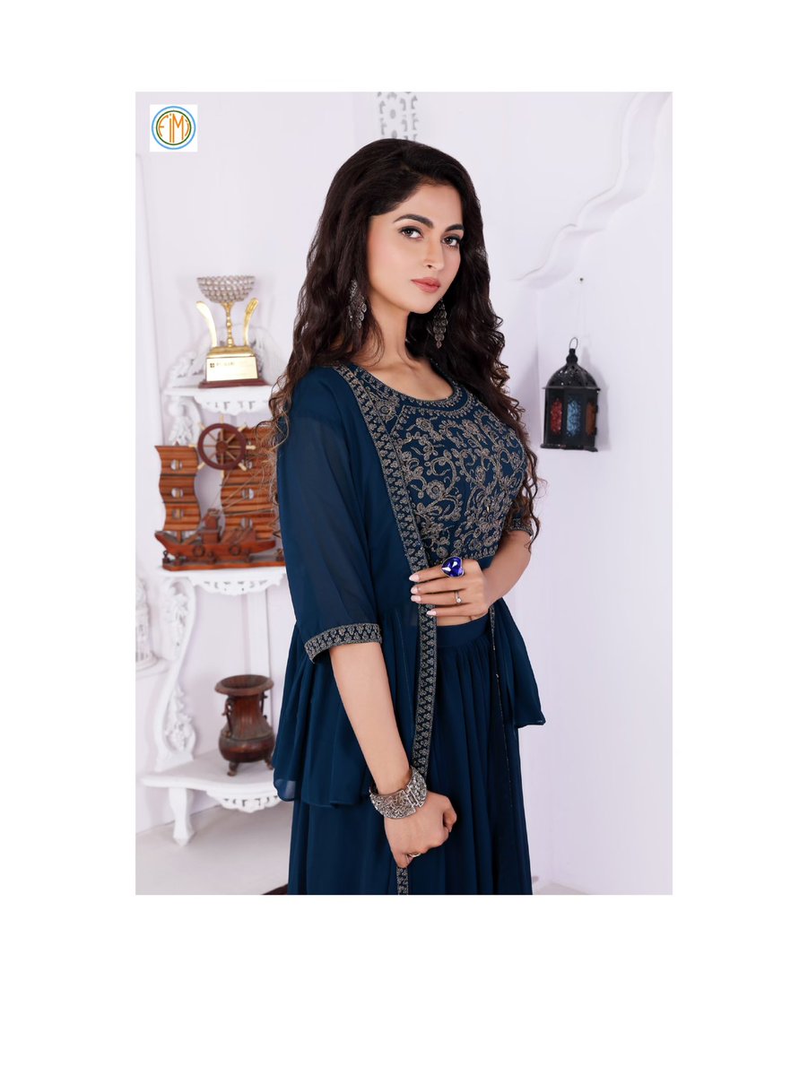 fimiproductions's tweet photo. Model: Priyanka Jaiswal
Shot by Fashion Photographer: justin
Makeup : karan singh
Styling : Shahida ji
Hairstyle. : sanjana
#fimiproductions #sumeinbhat #priyankajaiswal #model #actress #catalogueshoot #mumbai https://t.co/iP312ZXHcn