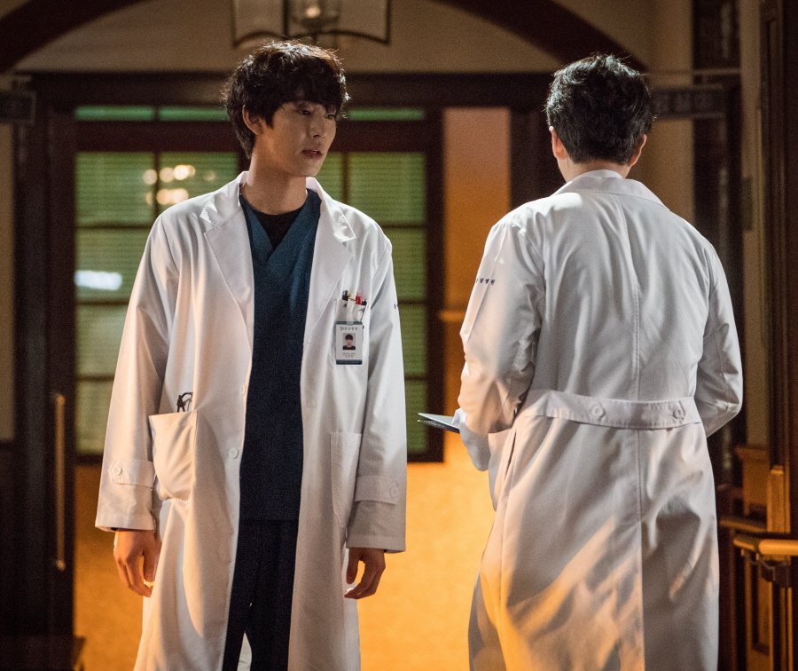 [2020.01.27]"Dr. Romantic 2" Episode 7 Still CutsSource:  https://n.news.naver.com/entertain/article/408/0000085768 #안효섭 #ahnhyoseop #seowoojin #RomanticDoctorTeacherKim2 #낭만닥터김사부2