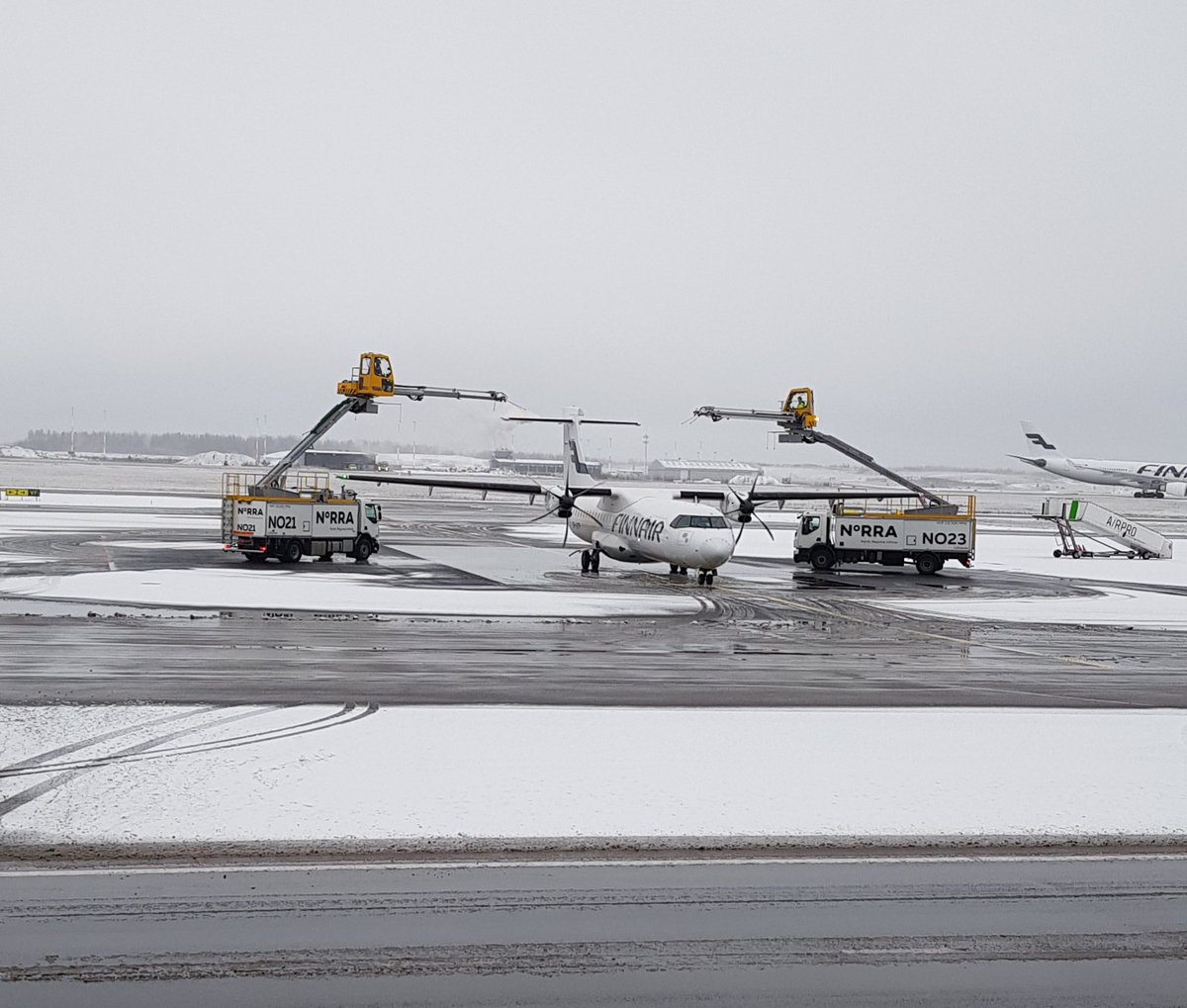 m3_mela's tweet photo. Travelling to UK to @VaisalaGroup #RoadAI User Group meeting today. De-icing process made me think how many little details are so important to secure flying to be safe. Thx @Finavia and all other relevant stake holders for exellancy! https://t.co/3tN7xYCUZ0