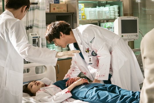 [2020.01.27]"Dr. Romantic 2" Episode 7 Still Cuts (2)Source:  https://n.news.naver.com/entertain/article/609/0000239176 @StarhausM  @SBSNOW #안효섭 #ahnhyoseop #seowoojin #RomanticDoctorTeacherKim2 #낭만닥터김사부2