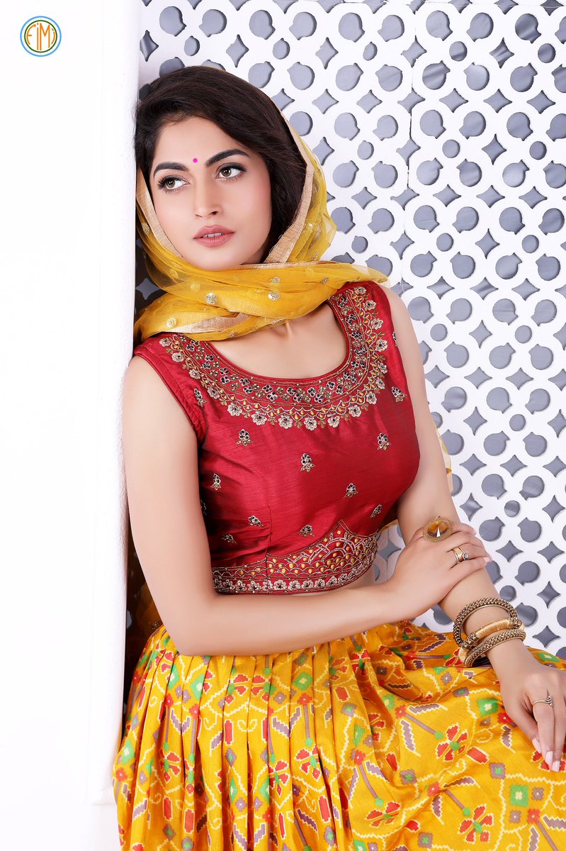 fimiproductions's tweet photo. Model: Priyanka Jaiswal
Shot by Fashion Photographer: justin
Makeup : karan singh
Styling : Shahida ji
Hairstyle. : sanjana
#fimiproductions #sumeinbhat #priyankajaiswal #model #actress #catalogueshoot #mumbai https://t.co/EyDWE9Pjn1