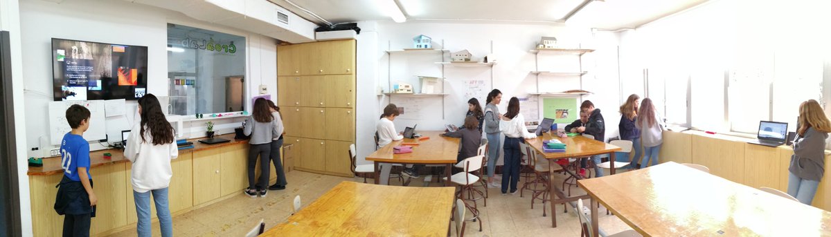 escolasadako's tweet photo. Més fotos dels espais Disseny I i Disseny II a la 1a Fira Projectes #ingeniaSDK d'alumnes #PRI5SDK #PRI6SDK #ESO1SDK #ESO2SDK mostrant els seus projectes. https://t.co/rulebodQia