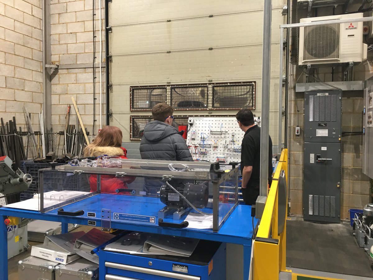 NitalApprentice's tweet photo. Thank you to the people who attended our open evening last week. Over 70 people came through the doors ⛓
If you want to kickstart your #career as an #apprentice contact us for more information - https://t.co/CO2ipFsAE4
#ChangeTheFuture #Engineer #Northamptonshire #Jobs https://t.co/GRo8AwPFdv