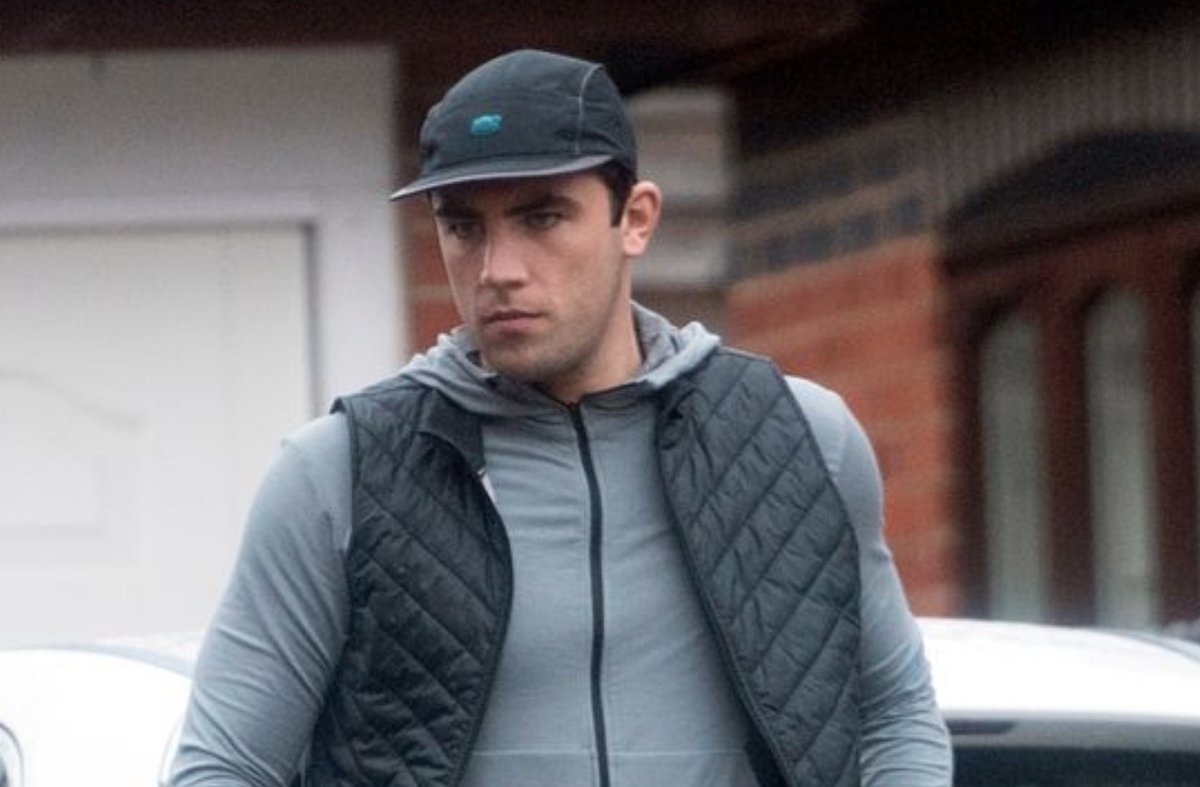 MirrorCeleb's tweet photo. Jack Fincham looks downcast as he's spotted after announcing surprise baby news
https://t.co/8NirfPtoPs https://t.co/yXxqgoWH0o
