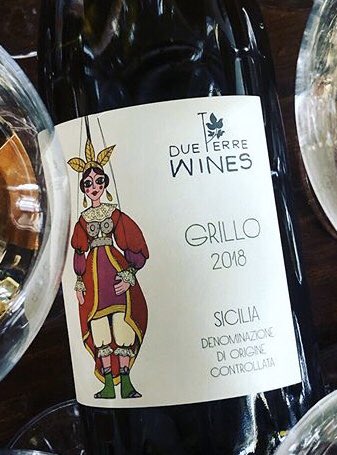 Winedetector's tweet photo. Molto belli i Pupi che Due Erre Wines presenta in etichetta. #packaging #packagedesign #enodesign #namingdesign #name #vino #etichettevino https://t.co/CA1Z5TUetZ