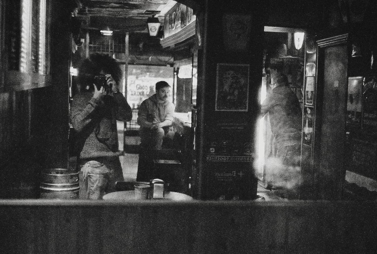 #filmselfie Reuniones y cervezas 🍻 @buenaventuramusic #honkytonkgijon 
#the35mmdiary #filmphotography  #bw_shotz #gijon #xixonstreet #photofilm #mirrorselfie #35mmfilm #relaxing #filmphotomag #noiretblanc #monochromaticnoir #analogphotography