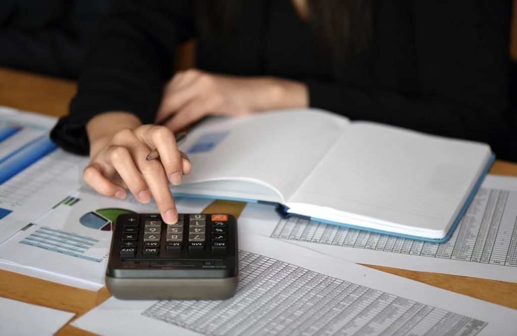 AdvisorLeap's tweet photo. 5 Ways To Improve Your Bottom Line - https://t.co/NbASWhUPuo #Bottomline #Business #BusinessGrowth https://t.co/kzbxiZ77cJ