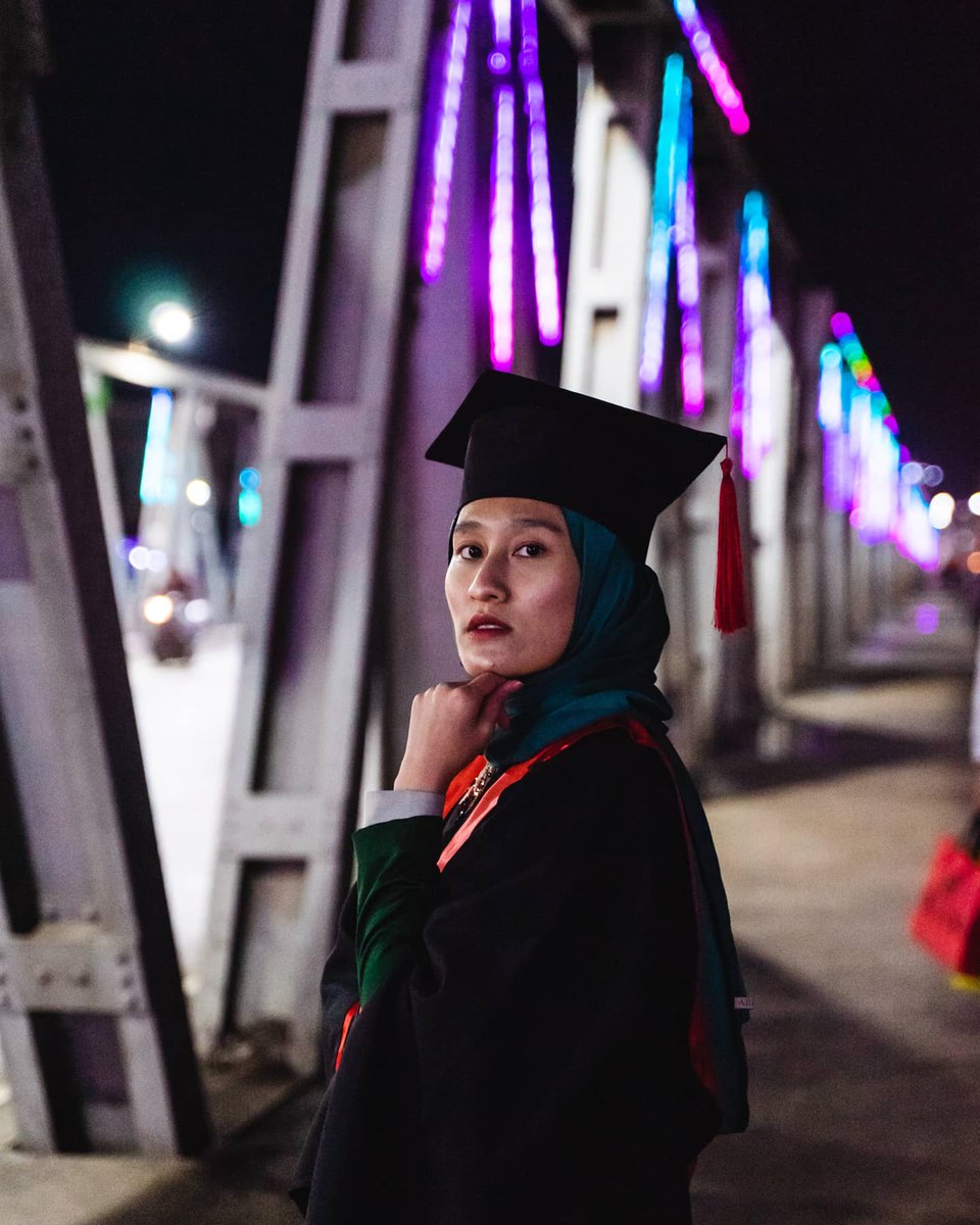 qilalawa's tweet image. And they said 10 years later no one is gonna ask how much you scored for your professional exam. So im very happy to share with you guys that i made it in the top three Malaysian graduates. 

#singleprettyandclever
#slideintomydm