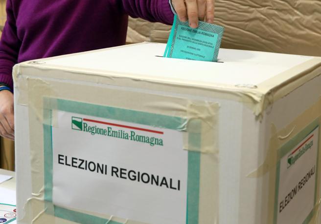 Ora è il momento di costruire il centrodestra unito, popolare e moderato. <a href="/matteosalvinimi/">Matteo Salvini</a> rivedi la tua leadership solitaria. 

🇮🇹Non serve al centrodestra, non serve all’Italia. 

#elezioniregionali2020 #EmiliaRomagna2020