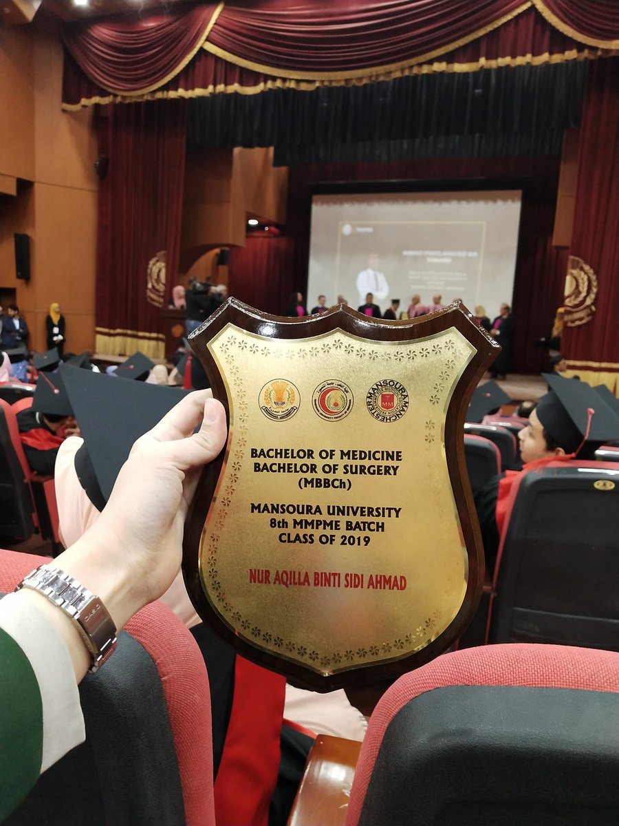 qilalawa's tweet image. And they said 10 years later no one is gonna ask how much you scored for your professional exam. So im very happy to share with you guys that i made it in the top three Malaysian graduates. 

#singleprettyandclever
#slideintomydm