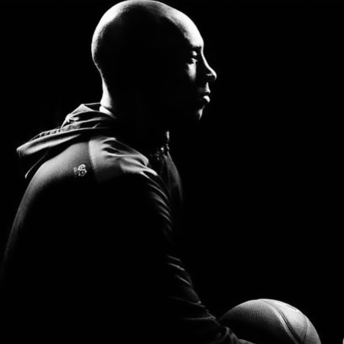fetebydesign's tweet photo. Was hoping to wake up from yesterday's bad dream this morning. Still in denial. @kobebryant #RIPMamba #RIPGianna #KobeBryant #LegendsLiveForever https://t.co/zv4zKh7j8h