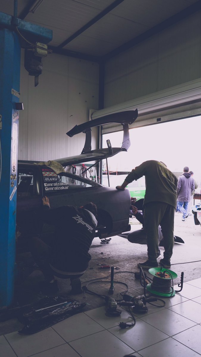 zfgarage's tweet photo. Ολοκαίνουργιο vlog μόλις έσκασε στο κανάλι 🤙 πάτα στο link που θα βρεις εδώ και απόλαυσέ το 🎥 #zfgarage #zftv #mralzakar #vlog https://t.co/blY4STLmvq https://t.co/WBk9uZp4xk