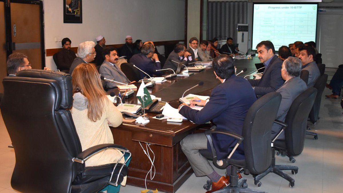 ClimateChangePK's tweet image. Secretary Ministry of Climate Change, @naheedsd_shah chaired a review meeting on #10BillionTreeTsunami with provincial experts. 

She exchanged input from regional experts and discussed lessons learned from previous plantation activities.