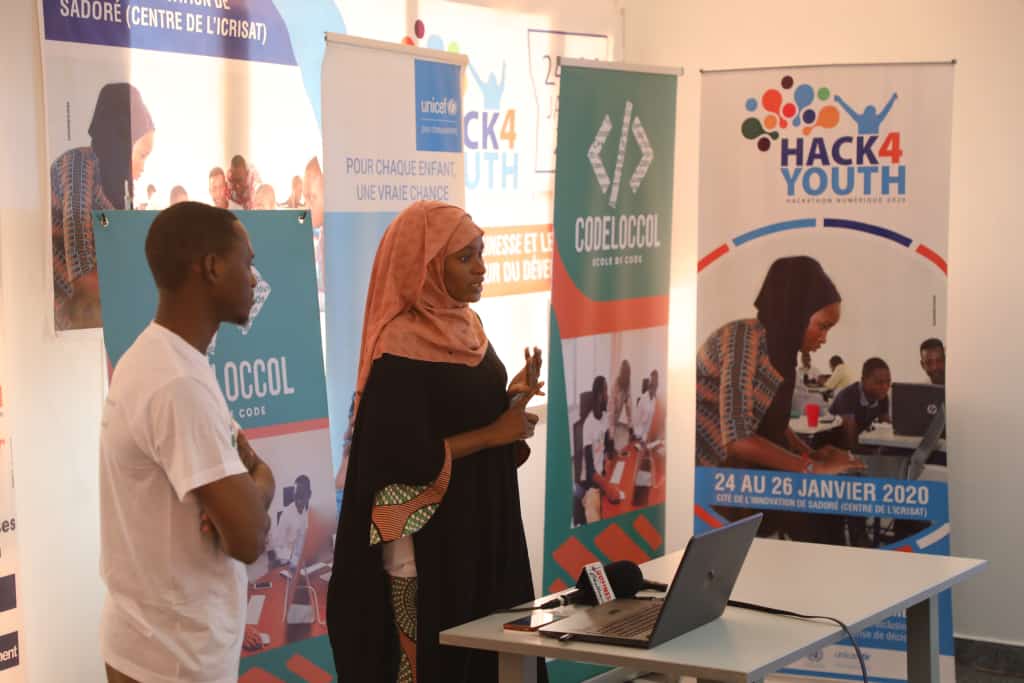 Rabiou_abode's tweet photo. Félicitations aux heureux gagnants de #hack4youth spécialement aux #cs de @CodeLoccol à travers le projet #adamadamou. Congratulations!!!! https://t.co/3bRBdgjV16
