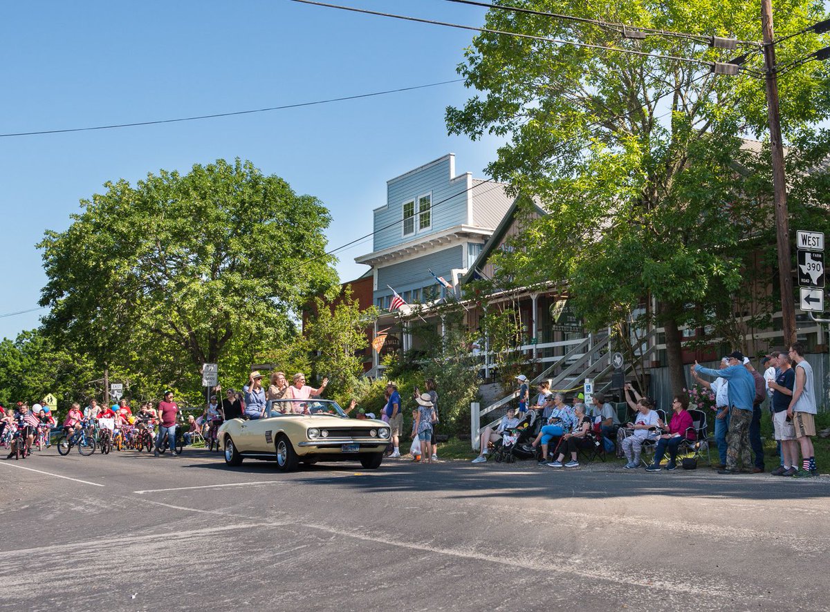 visitbrenham's tweet image. Small town parades are the best! Catch the next one at Burton’s Cotton Gin Festival Parade, April 18.
#burtontx #brenhamtx #visitbrenham
