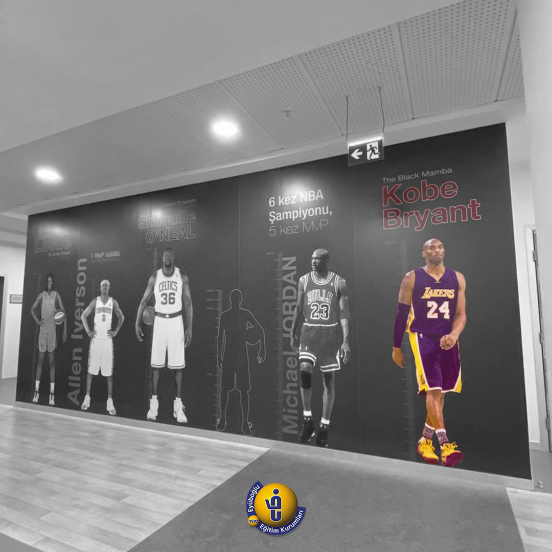 Eyüboğlu Eğitim Kurumları olarak okulumuzun spor salonunun giriş duvarında yer verdiğimiz NBA’in efsane oyuncusu Kobe Bryant'ı hiçbir zaman unutmayacağız! #EğitimEyüboğlu #KobeBryant