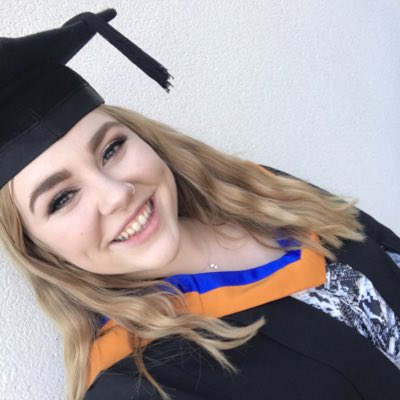 EmmaIllman22's tweet photo. 👩‍🎓 #NewProfilePic https://t.co/CaXp8WBJ9Y