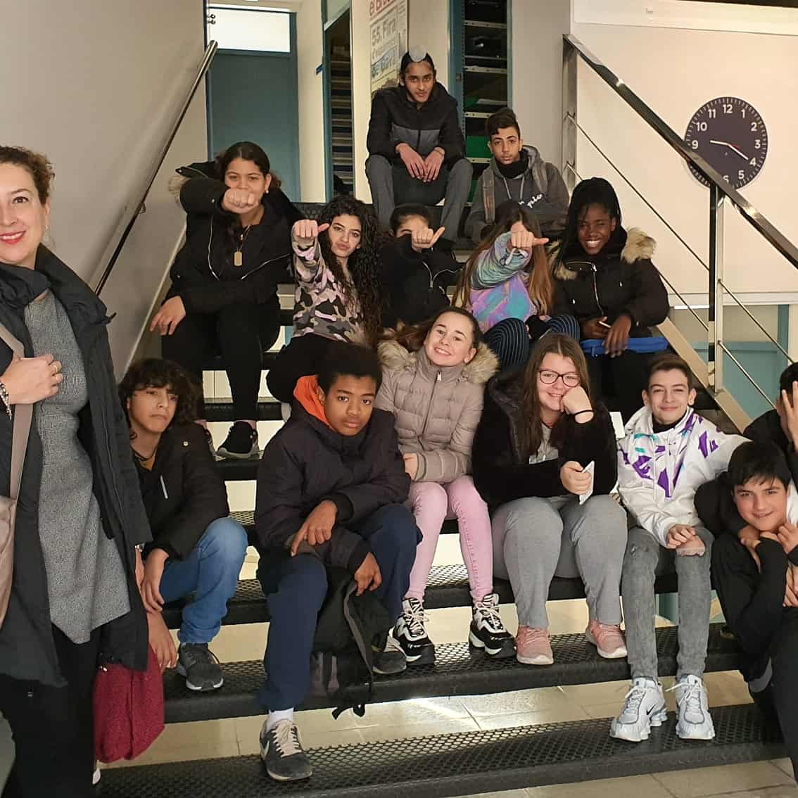 inselcalamot's tweet photo. Avui els alumnes d'optativa de Ràdio, de 2n de l'ESO, han fet una visita a Ràdio Gavà, on alguns grups han tingut l'oportunitat de gravar un programa que han preparat prèviament a classe.
#esocalamot #Gavà #ràdiogavà #femsortides https://t.co/0IQWfIguUG