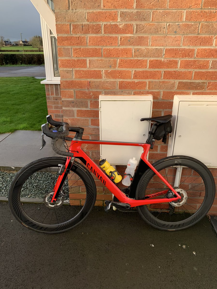 jasonantonyking's tweet photo. First ride on the #canyon #aeroad in the UK this morning, despite it almost being 3 years old it has only ever experienced life in the UAE. Went well, although a clip on mudguard is required for winter riding!! #wetbottom https://t.co/xiYLvmGkSK
