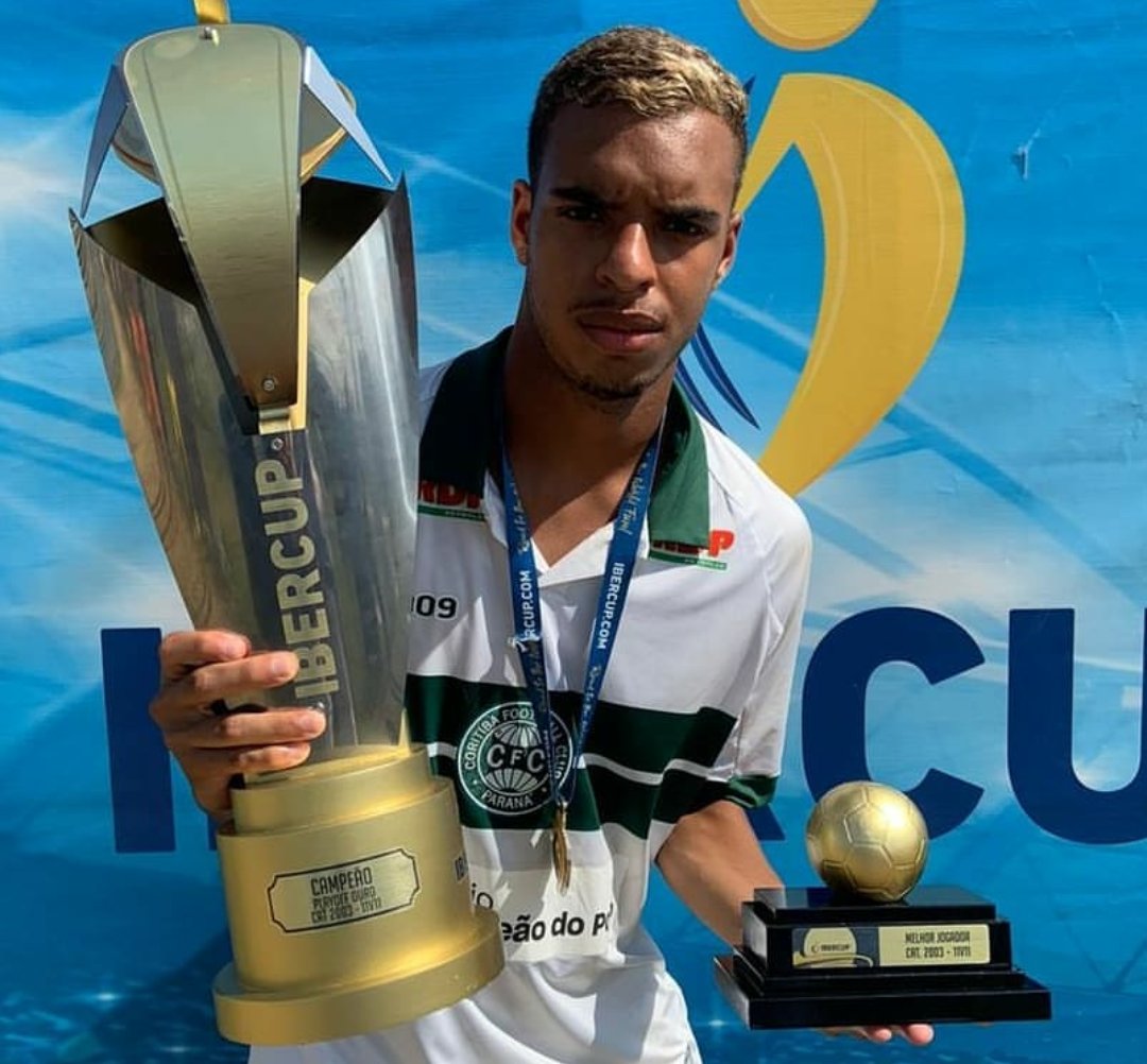 .<a href="/Ibercup/">IberCup (At 🏠)</a> U17 🏆

Campeão: ✅
Artilheiro isolado: ✅
Eleito o melhor jogador: ✅

Este é Samuel (03), do <a href="/Coritiba/">Coritiba</a>.