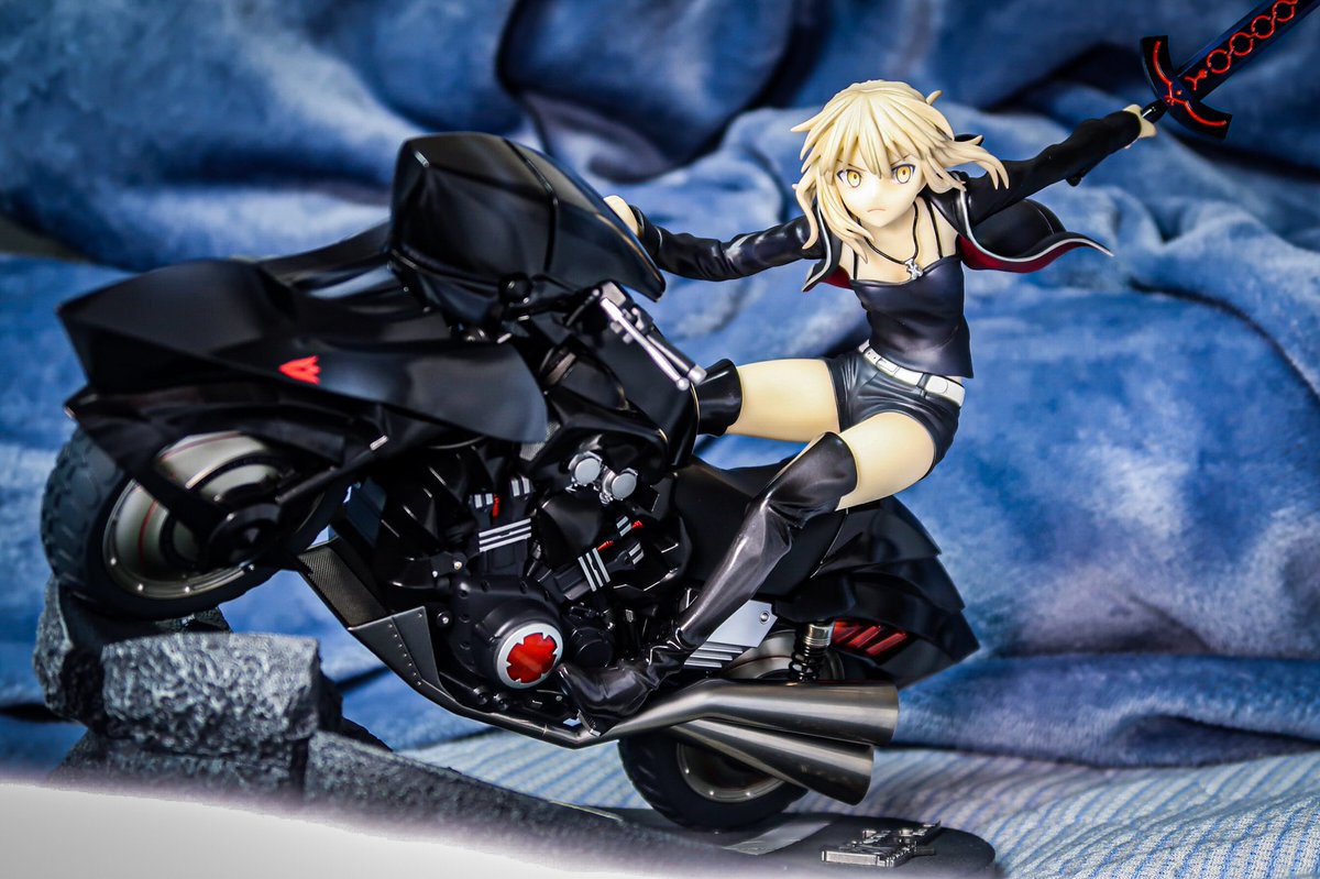 セイバー アルトリア・ペンドラゴン〔オルタ〕&キュイラッシェ