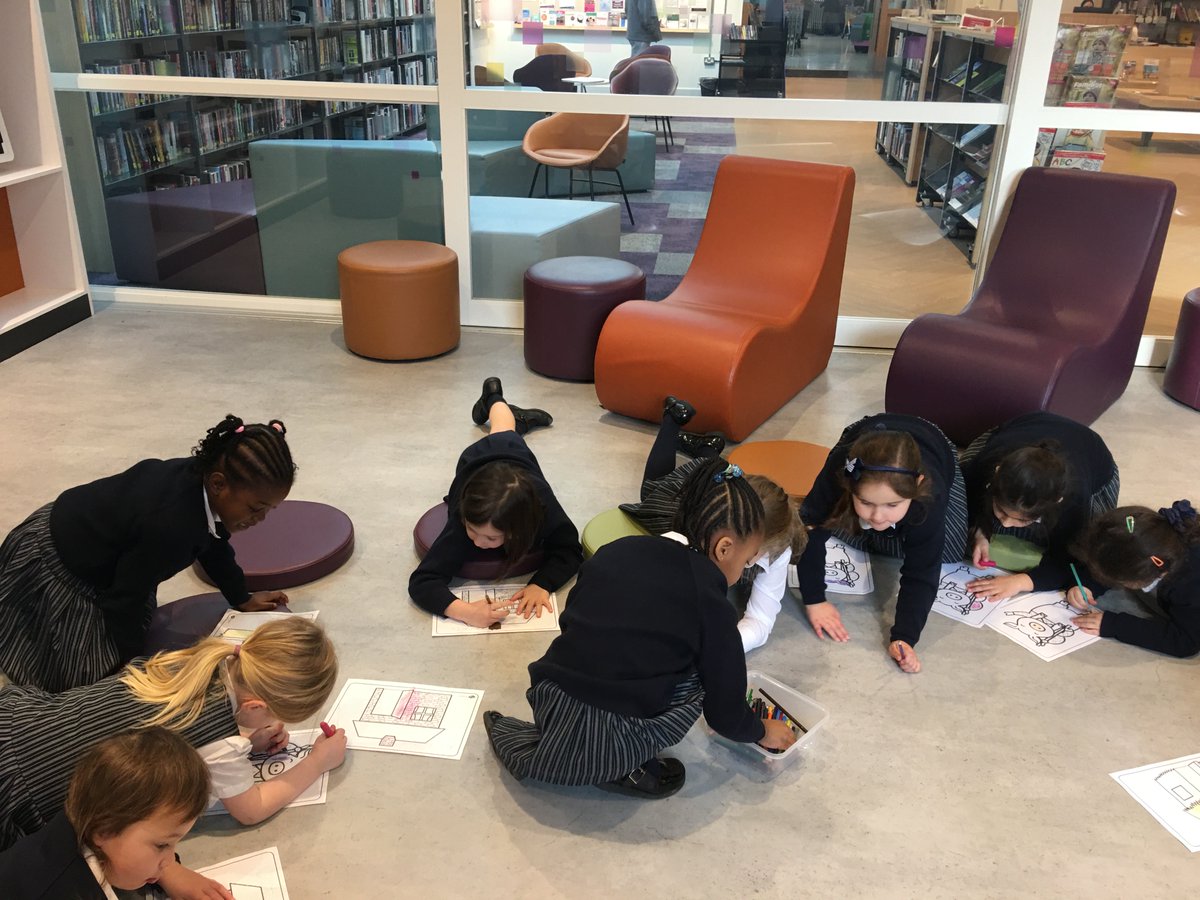 CroydonHighJnrs's tweet photo. Reception had a great morning visiting the library. #selsdonlibrary #lovereading #receptionclass #Fairytales #shareabook https://t.co/7nESv56uZ7