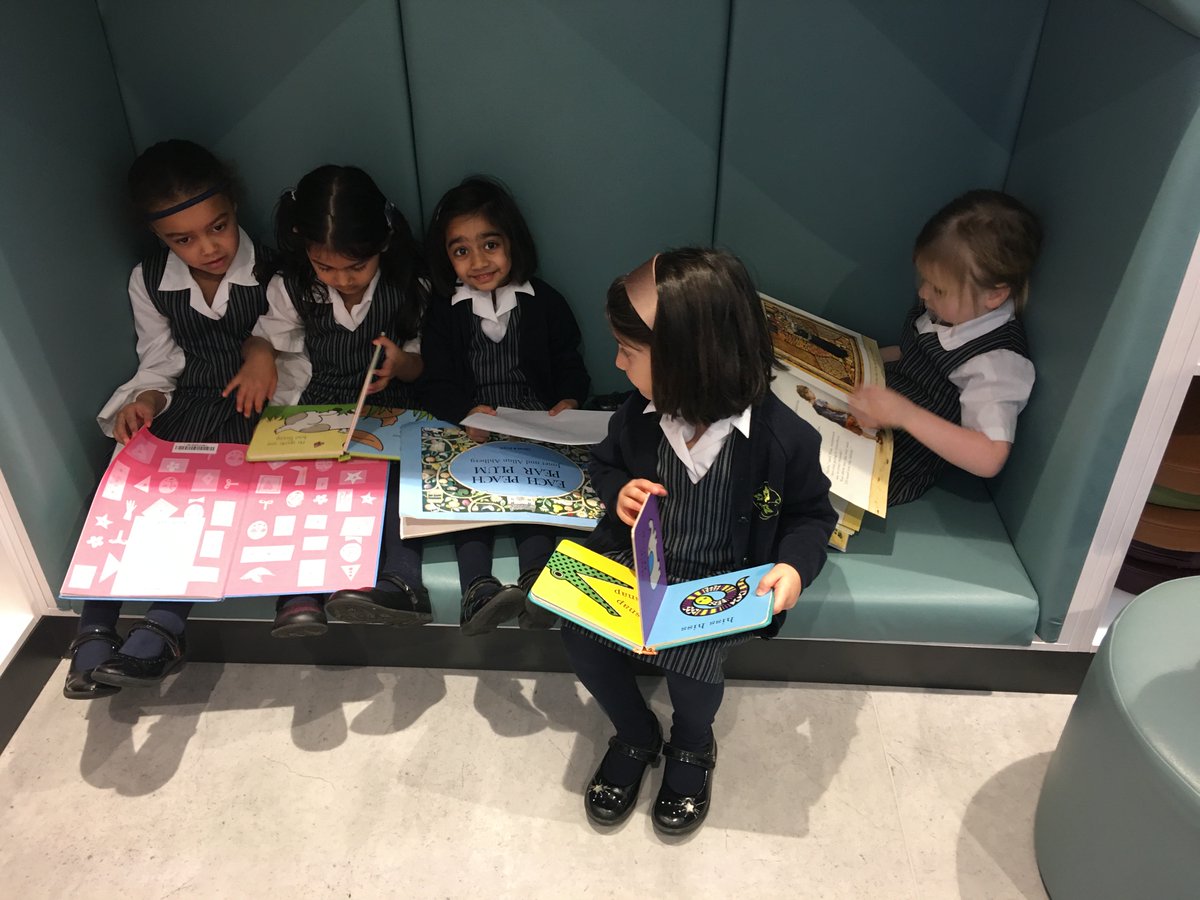 CroydonHighJnrs's tweet photo. Reception had a great morning visiting the library. #selsdonlibrary #lovereading #receptionclass #Fairytales #shareabook https://t.co/7nESv56uZ7