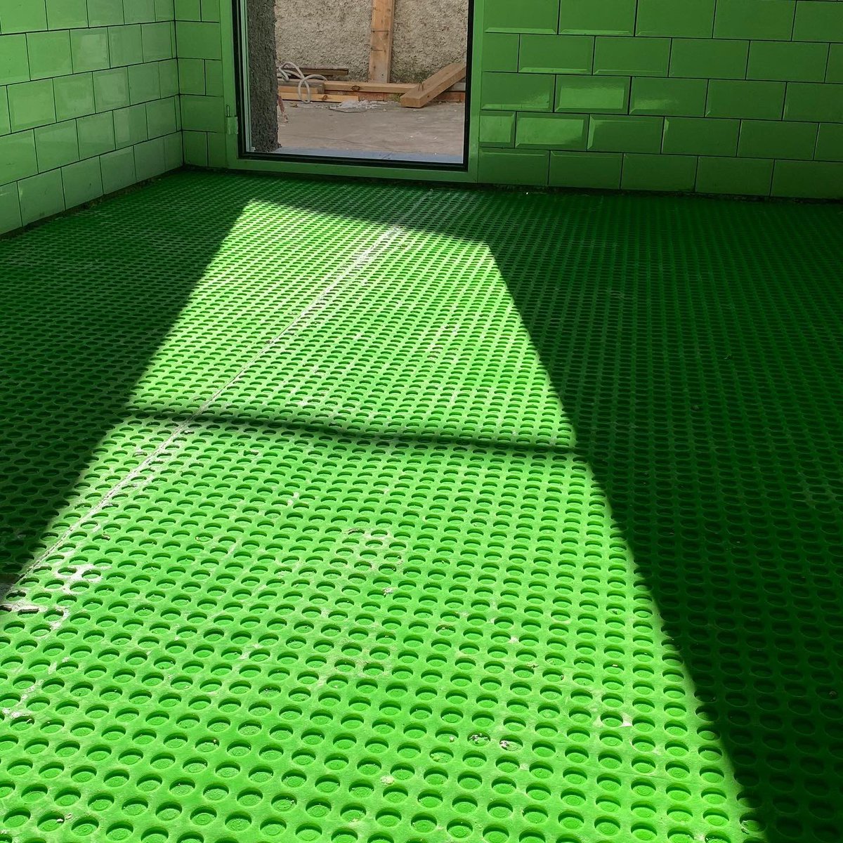 franbeamonte's tweet photo. #LaminadoNoCrack, instalación simple y veloz, y a su vez efectiva. Desvincula las tensiones entre el soporte y el nuevo revestimiento. #kerakoll #kerakolldesignhouse #kerakollalicante #greenpro #h40sinlimites https://t.co/RVMFk0EPcZ