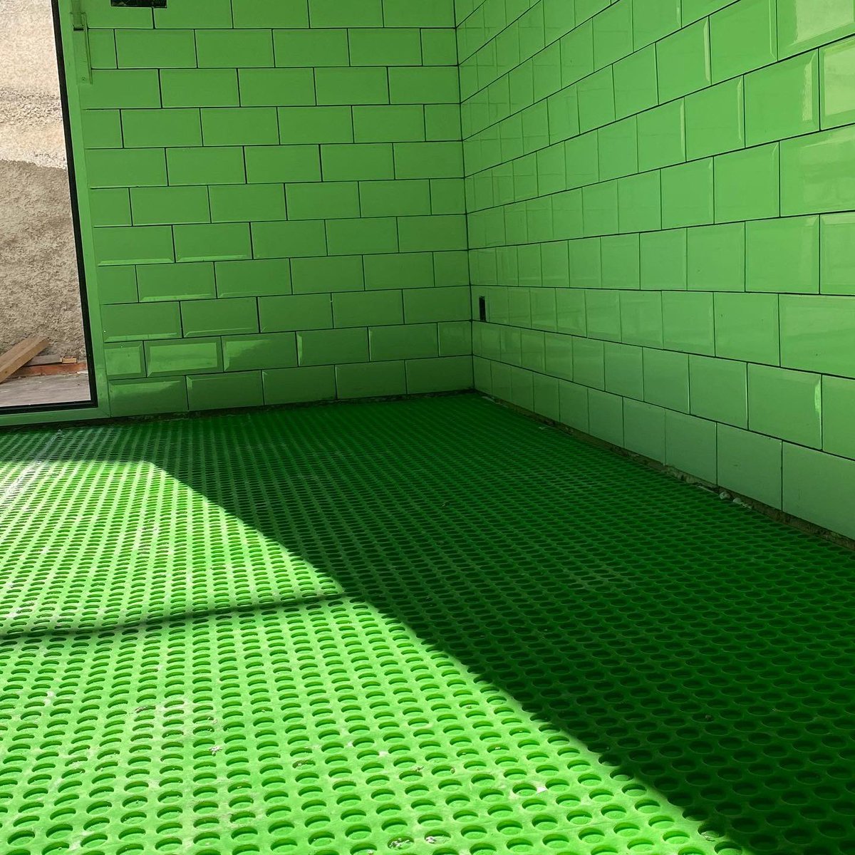 franbeamonte's tweet photo. #LaminadoNoCrack, instalación simple y veloz, y a su vez efectiva. Desvincula las tensiones entre el soporte y el nuevo revestimiento. #kerakoll #kerakolldesignhouse #kerakollalicante #greenpro #h40sinlimites https://t.co/RVMFk0EPcZ