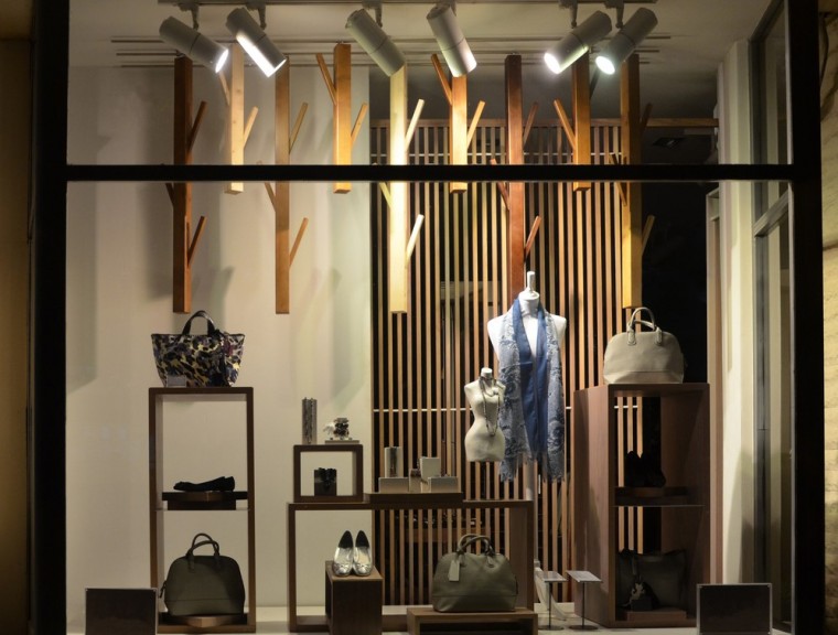 lednxt's tweet photo. ...This is achieved by striking elements,a pleasant lighting and a harmonious appearance that should ease the access to staging.The passers-by need to be able to see at a glance, which products they can expect...

#LEDlight #StoreWindowLighting #CatchAttention #CommercialLighting https://t.co/y78PSp6UNT