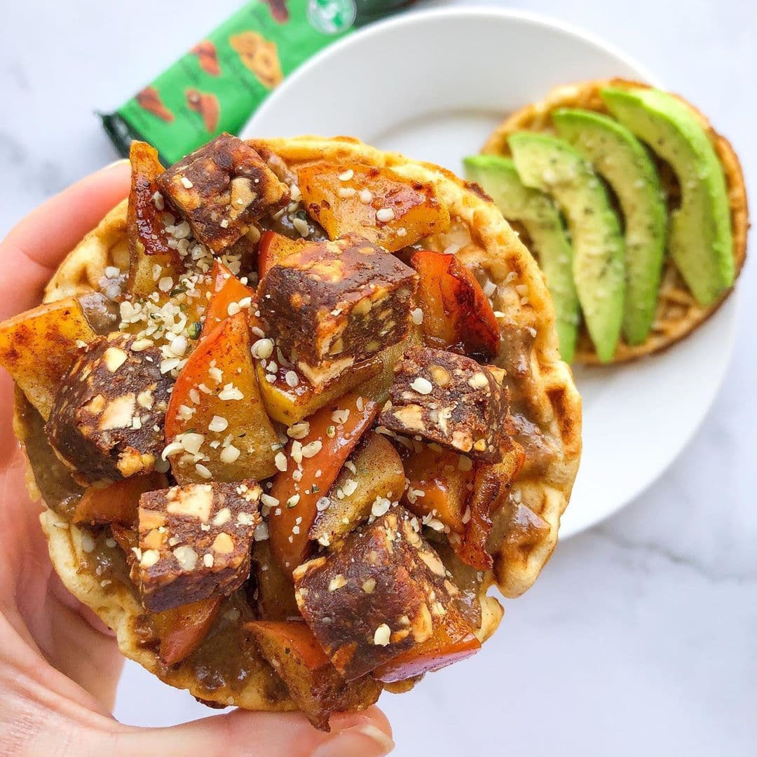 _freedombar's tweet photo. 😋When you want an apple pie but don’t want to make one, we have you covered! 🥧  
 🍏 Our Apple cinnamon bar tastes like the real deal because it is made with ALL real ingredients! 🤩 
👇Take your snack
 https://t.co/MjJla5XIFk             #apple #Chocolate #snack #HealthyFood https://t.co/juwyp54Sic