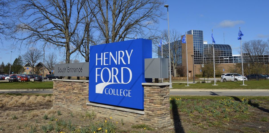 _Novak16_'s tweet photo. Extremely blessed to say I will be continuing my athletic and academic careers at Henry Ford College! Big thanks to my parents and all of the coaches, teammates, and mentors who have made me the person I am today! #GoHawks https://t.co/GN0BwCrBhr