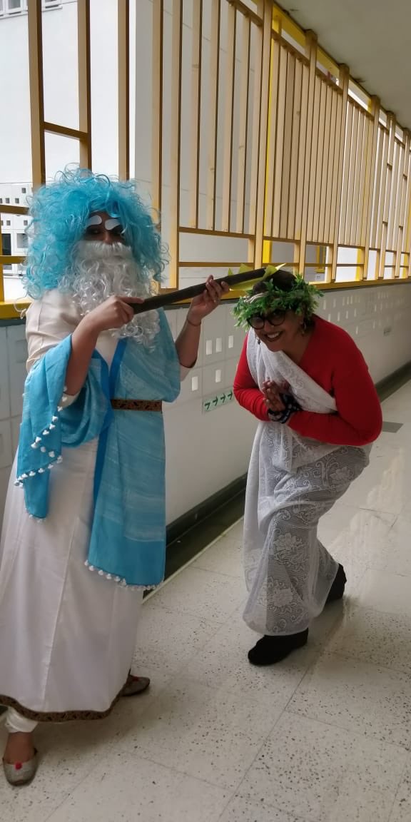 SaigalRidhi's tweet image. An enthusiastic teacher spices the class with excitement, enjoyment, and anticipation; engages students to participate; and stimulates them to explore. 
Teachers perform a role play for students to understand the roles in the ‘Ancient Roman Society’. 
#LoveForTeaching, #TBSDelhi