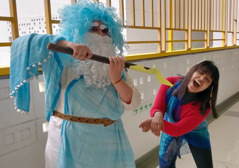 SaigalRidhi's tweet image. An enthusiastic teacher spices the class with excitement, enjoyment, and anticipation; engages students to participate; and stimulates them to explore. 
Teachers perform a role play for students to understand the roles in the ‘Ancient Roman Society’. 
#LoveForTeaching, #TBSDelhi