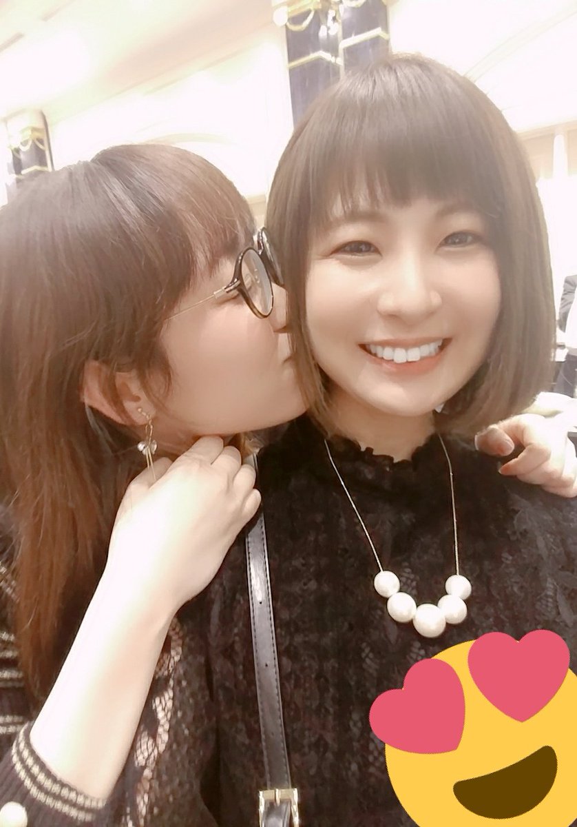 郁原ゆう まわりの期待の眼差しを感じたので 普段はなかなかやらないようなことをしてみました ちょっと緊張したよ ちゃんとぷちゅっとしました Twitter