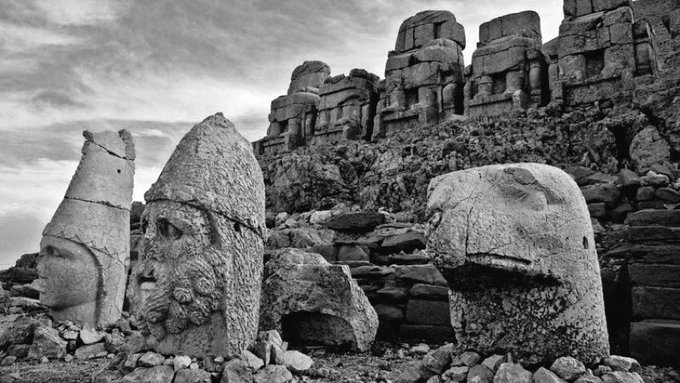 u0648u0642u062au0647u0627 u062au0648u0642u0641 u0639u0642u0644 u0646u0645u0631u0648u062f u0627u0644u0642u062fu064au0645 u0639u0646 u0627u0644u062au0641u0643u064au0631 u0648 u062au0648u0642u0641u062a u062du0648u0627u0633u0647 u0639u0646 u0627u0644u0627u0633u062au062cu0627u0628u0629 u0625u0644u0627 u062du0627u0633u0629 u0627u0644u0633u0645u0639 u0641u0625u0633u062au0645u0631 u064au0646u0635u062a u0644u0647u0630u0627 u0627u0644u0645u062eu0644u0648u0642 u0627u0644u0630u064a u0627u0643u0645u0644 u0642u0627u0626u0644u0627 : u0627u0646u062a u0627u0644u0645u062eu062au0627u0631 .. u0648 u0623u0646u0627 u0627u0644u0630u064a u0633u064au062cu0639u0644u0643 u0623u0639u0638u0645 u062eu0644u0642 u0627u0644u0627u0631u0636 .. u0648u0623u0646u0627 u0627u0644u0630u064a u0633u064au0639u0644u0645u0643 u0627u0644u0633u062du0631 .. u0648u0623u0646u0627 u0627u0644u0630u064a u0633u0623u062cu0639u0644u0643 u062au0645u062au0644u0643 u0627u0644u0627u0631u0636 u0648u0645u0627 u0639u0644u064au0647u0627.