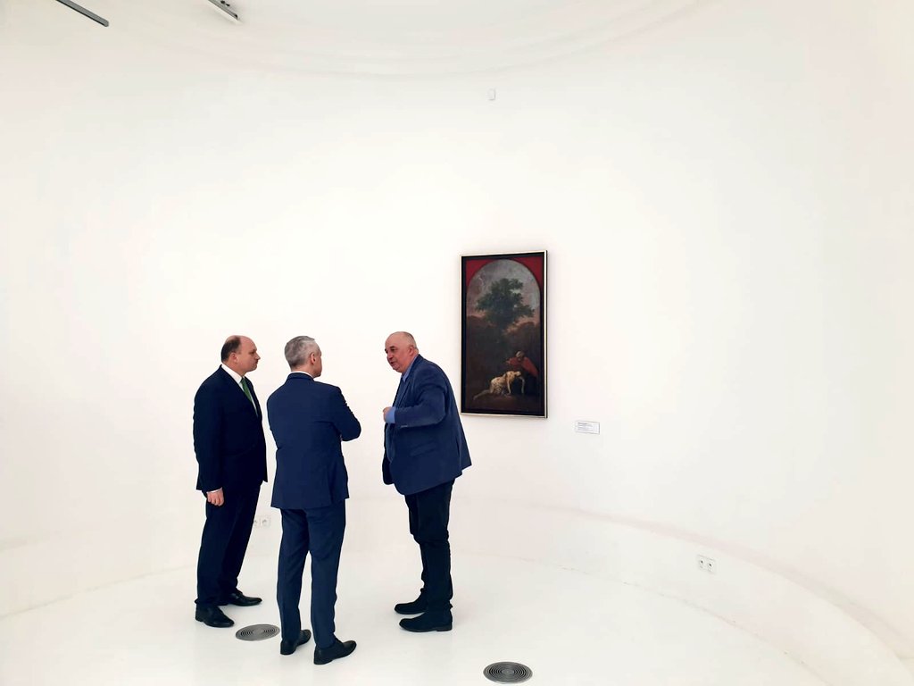 CYFRA_GOV_PL's tweet photo. Minister @ZagorskiMarek w @NM_Wroclaw: Ogrom pracy, który stoi za przygotowaniem tej wystawy, zgromadzeniem dzieł "śląskiego Rembrandta" i połączeniem ich ze sztuczną inteligencją robi ogromne wrażenie.
#sztuka #AI #barok #Willmann https://t.co/T67Nr5Ss50