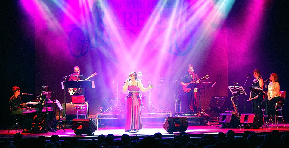 VOTHshow's tweet photo. We make a welcome return to @RadlettCentre this summer
Make a date to see us 20th June. 
An evening for all fans of #TheCarpenters to enjoy. 
Tickets are now on sale. 
See just how much our audience love the show #Livemusic https://t.co/5jhqHFNFbq