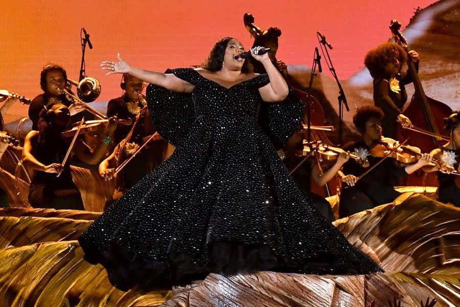 GL_Institute's tweet photo. Congratulations to #GlobalLP 2019 Fellow Patricia Weitzel, on her performance at The 62nd @TheAwards2020 with @lizzo! 🙌🏼👏🏽 https://t.co/xAyA9Tj5e6
