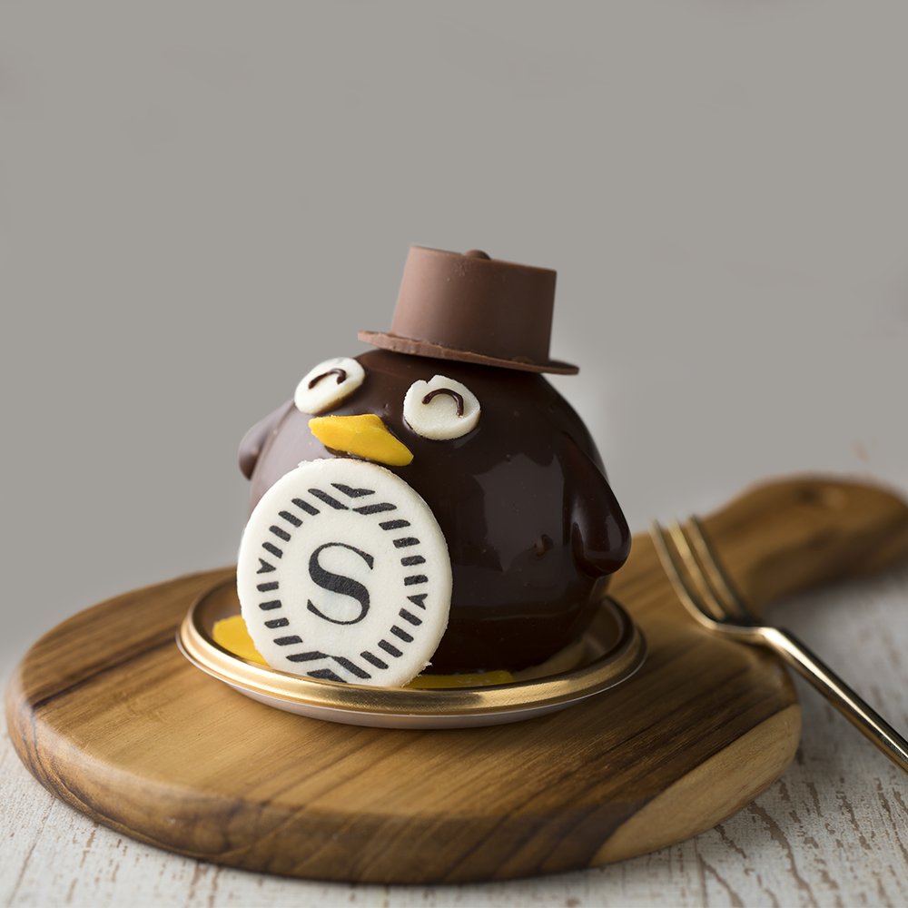 This #ChocolateCakeDay, wear your chocolate hats &amp; indulge in these delightful desserts at #LinkCafe, #SheratonHyderabad.

Get 50% discount on #cakes and #pastries.
6:00 PM - 6:00 AM IST
Call: +91 40 4925 1173
bit.ly/SHHLinkRes20

#Sheraton #Marriott #Hyderabad