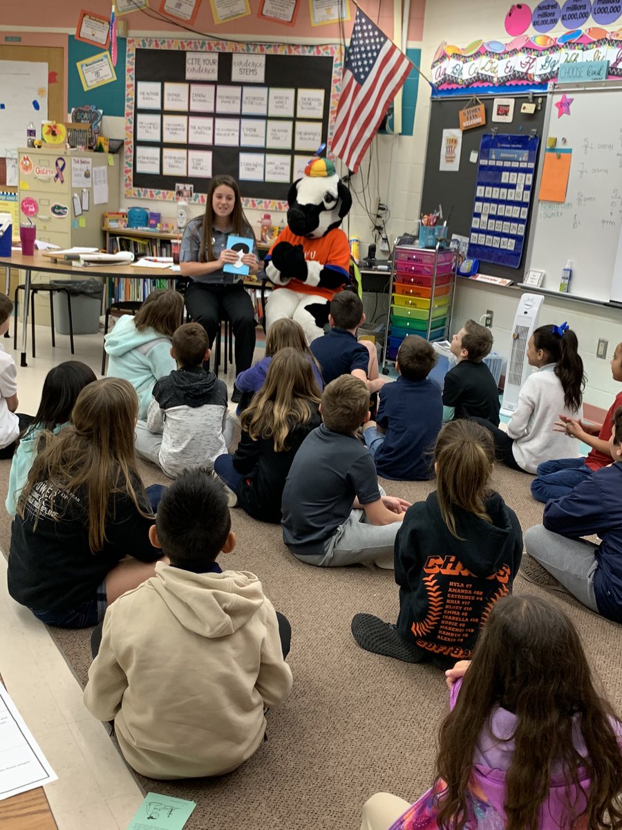 We were visited by the Chick Fil A cow today ☺️ #onebookoneschool #dbeteach #chickfilaismyfavorite ☺️