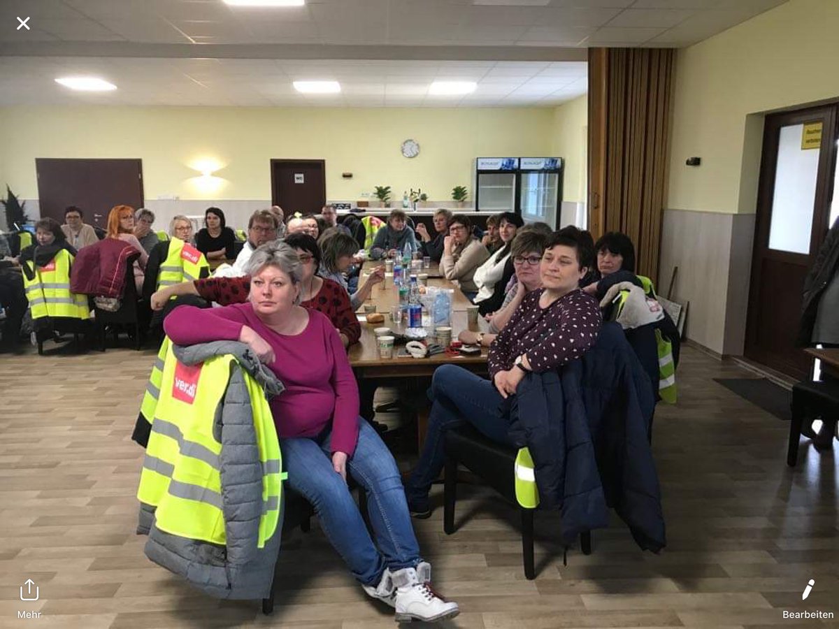 AndreasSteppuhn's tweet image. Solidaritätsbesuch und Grußwort mit @KathaZachi bei den streikenden Kolleginnen und Kollegen bei #AMEOS in #Haldensleben. #Solidarität ist wichtig. @spd_lt_lsa @SPD_LSA @dgb_news