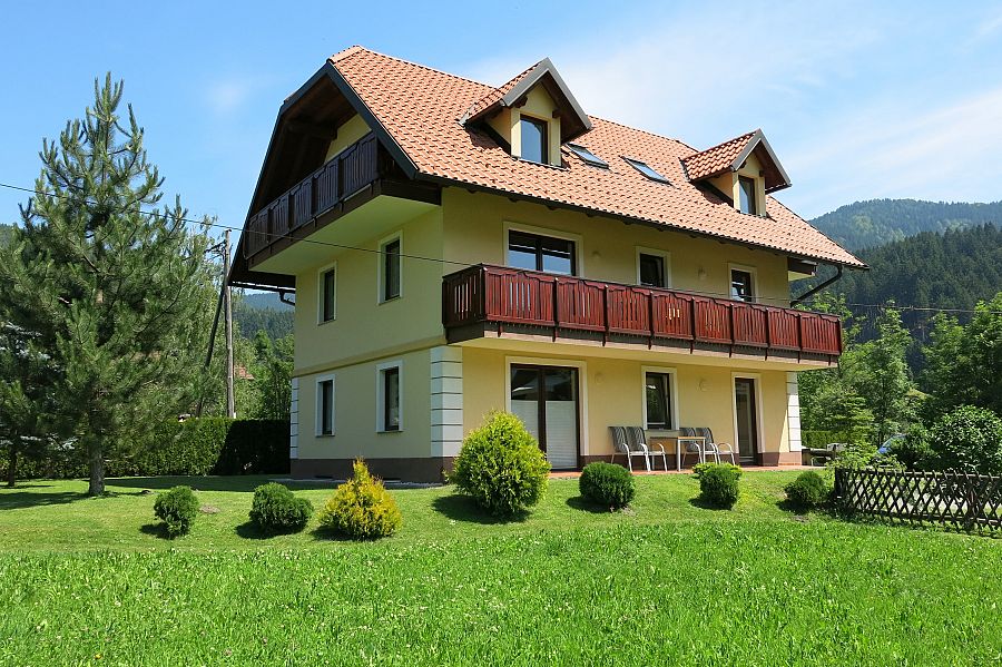 ThinkSlovenia's tweet photo. Spacious alpine chalet with 4 seperate holiday apartments and wonderful views of the Julian Alps

🔶670.000 €
🔶Located in Ratece
🔶Size indoors 322 m2
🔶Outdoor space 900 m2
🔶Built in 2006
🔶Renovated in 2018

More info on: https://t.co/ZGZ9HKIXtg https://t.co/3UnV28NeU7