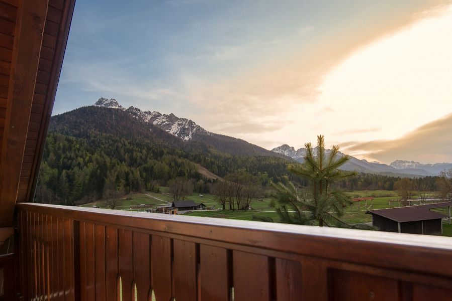 ThinkSlovenia's tweet photo. Spacious alpine chalet with 4 seperate holiday apartments and wonderful views of the Julian Alps

🔶670.000 €
🔶Located in Ratece
🔶Size indoors 322 m2
🔶Outdoor space 900 m2
🔶Built in 2006
🔶Renovated in 2018

More info on: https://t.co/ZGZ9HKIXtg https://t.co/3UnV28NeU7