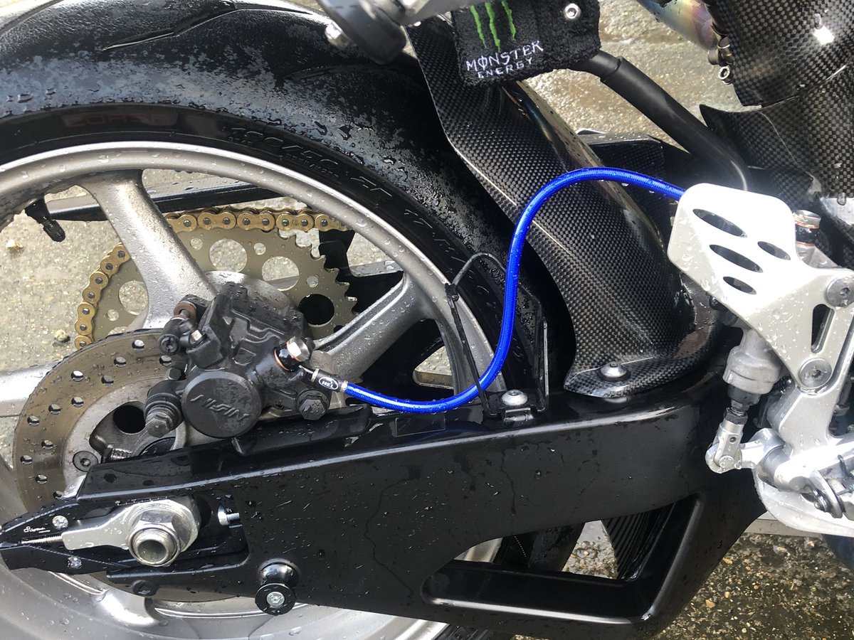 Chris241287's tweet photo. New @helperformance braided lines fitted, custom made h line setup from @ReactiveParts, I just need some hel stickers now ๐ #hel #reactiveparts #topcustomerservice #yamaha #r1 #14b #bigbang https://t.co/9lTIJY6TRM