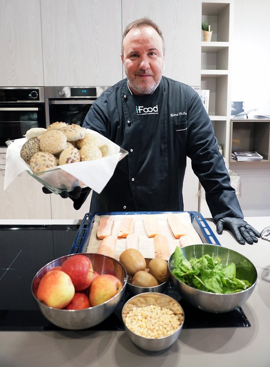 scavolini's tweet photo. Le creazioni #TagliaSmall di @marcodepadova07 sono sempre un successo garantito!
Thanks to #ScavoliniStoreBusca per aver ospitato questo nuovo evento in collaborazione con @iFoodit e @dissapore https://t.co/6V11aa2pRP