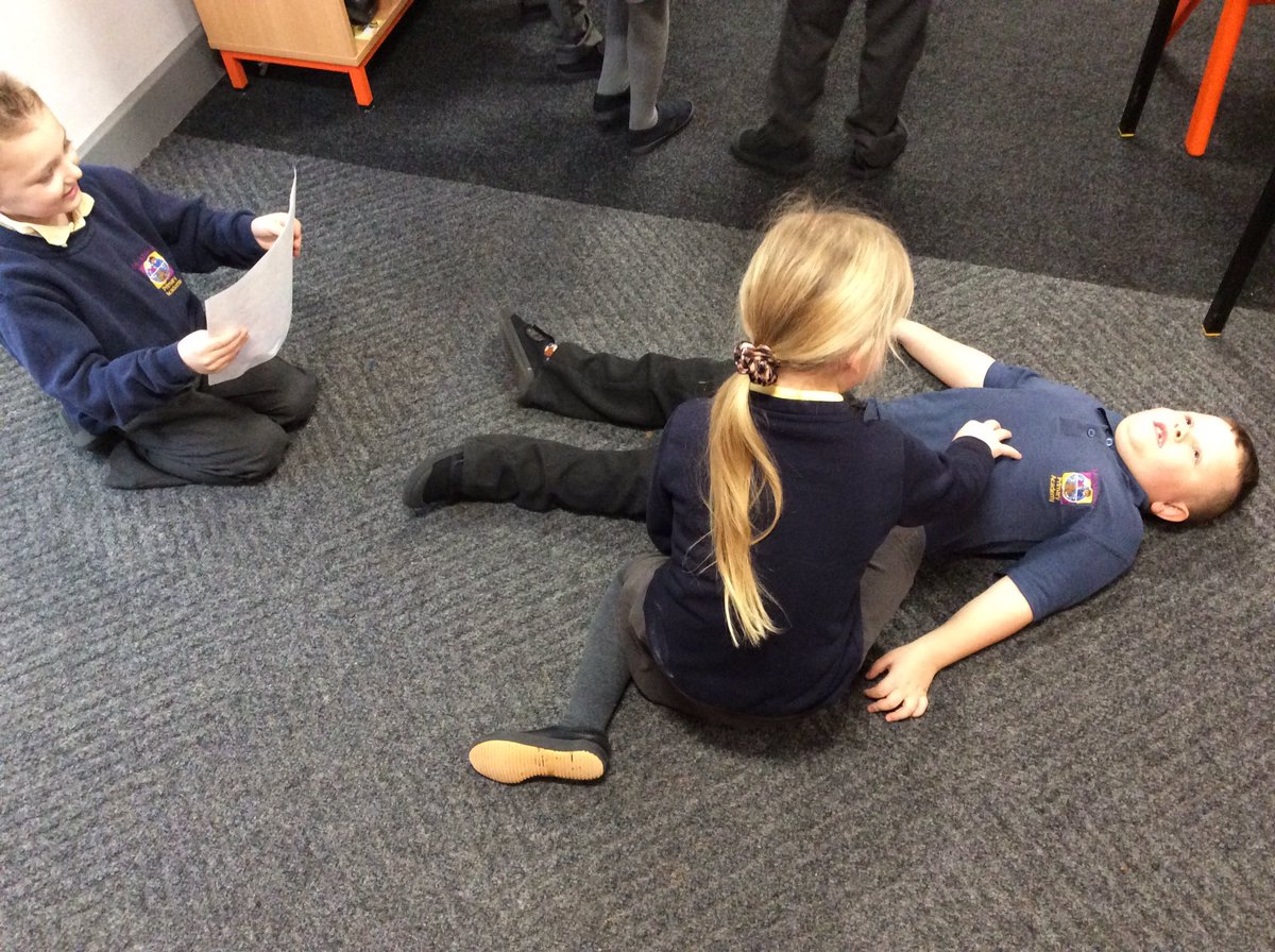 Y5ClassWarwick's tweet image. This morning we have been role playing our new story &apos;The Gingerbread Man.&apos; We created freeze frames of different parts of the story in groups. @AETAcademies @MeadsteadHead #remarkablelives #DiscoveringWhatsPossible